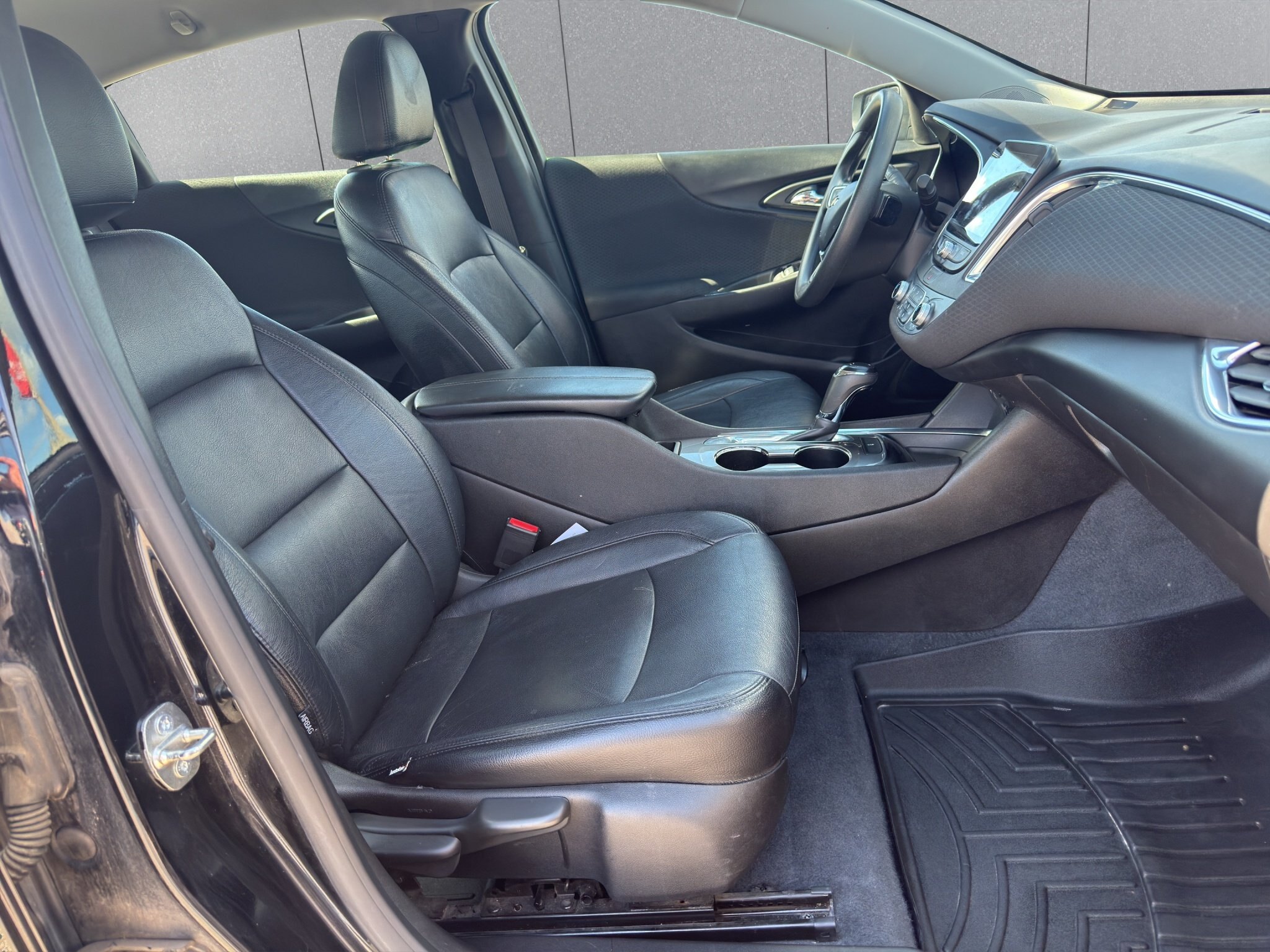 2019 CHEVROLET MALIBU LT / $177.49 BIWEEKLY INCLUDING TAX / REMOTE START / LEATHER INTERIOR