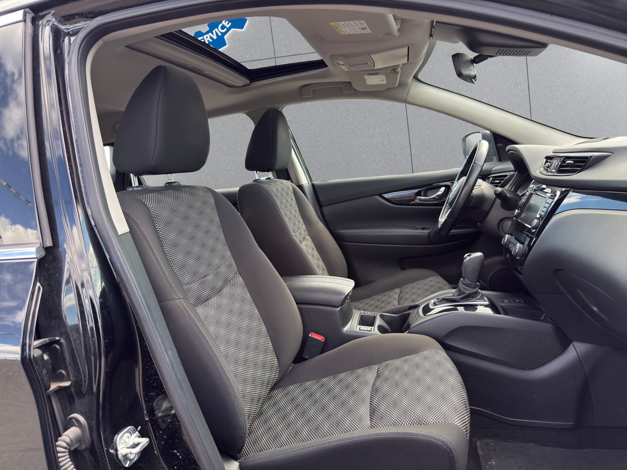 2022 NISSAN QASHQAI SV / $191.70 BIWEEKLY INCLUDING TAX / SUNROOF / REMOTE START / HEATED STEERING WHEEL