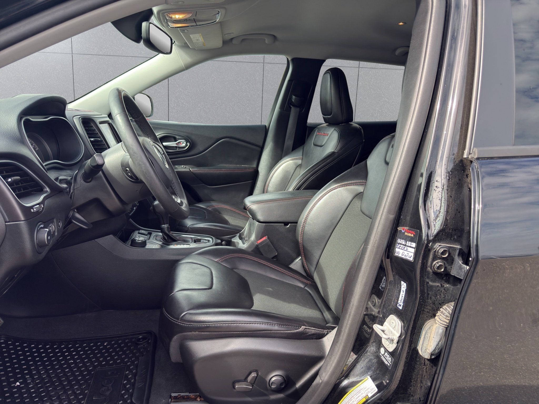 2022 JEEP CHEROKEE TRAILHAWK / $199.81 BIWEEKLY INCLUDING TAX / REMOTE START / NAVIGATION / BLIND SPOT MONITORING