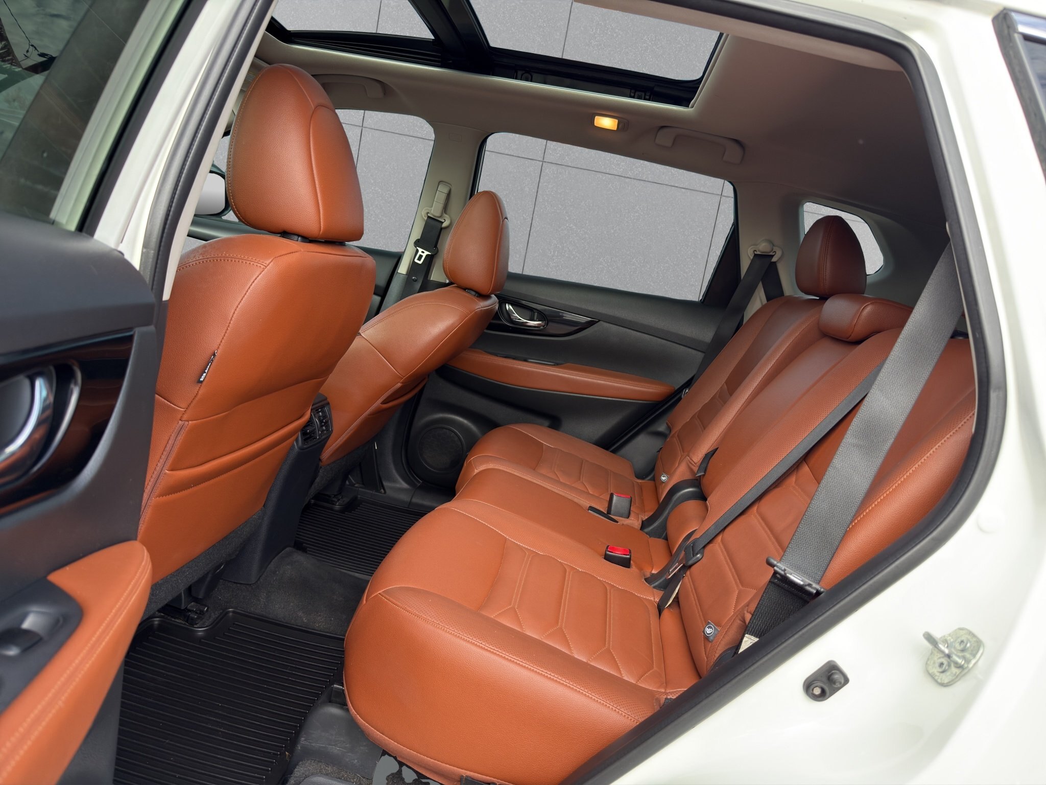 2017 NISSAN ROGUE SL / $272.85 BIWEEKLY INCLUDING TAX / NAVIGATION / PANORAMIC SUNROOF / HEATED STEERING WHEEL