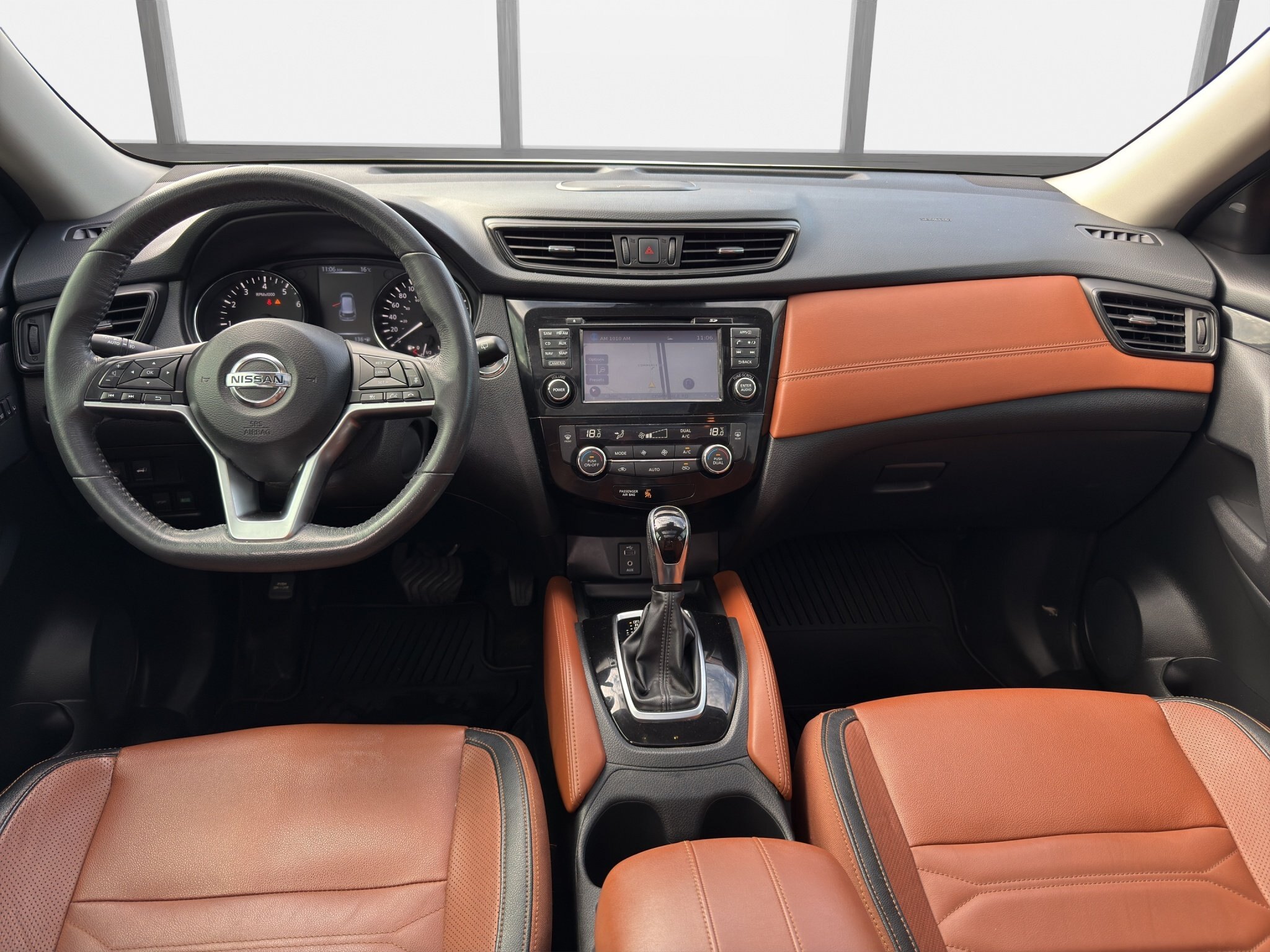 2017 NISSAN ROGUE SL / $272.85 BIWEEKLY INCLUDING TAX / NAVIGATION / PANORAMIC SUNROOF / HEATED STEERING WHEEL