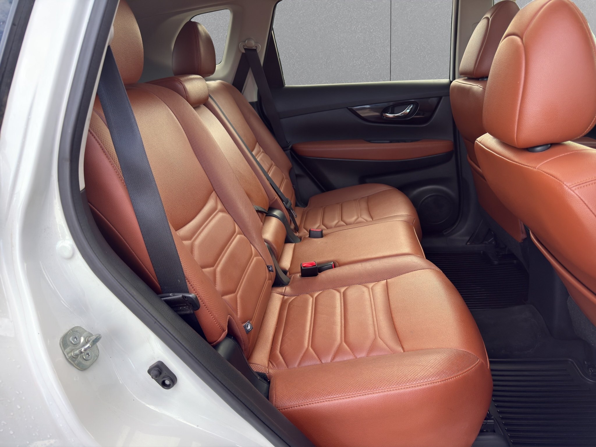 2017 NISSAN ROGUE SL / $272.85 BIWEEKLY INCLUDING TAX / NAVIGATION / PANORAMIC SUNROOF / HEATED STEERING WHEEL
