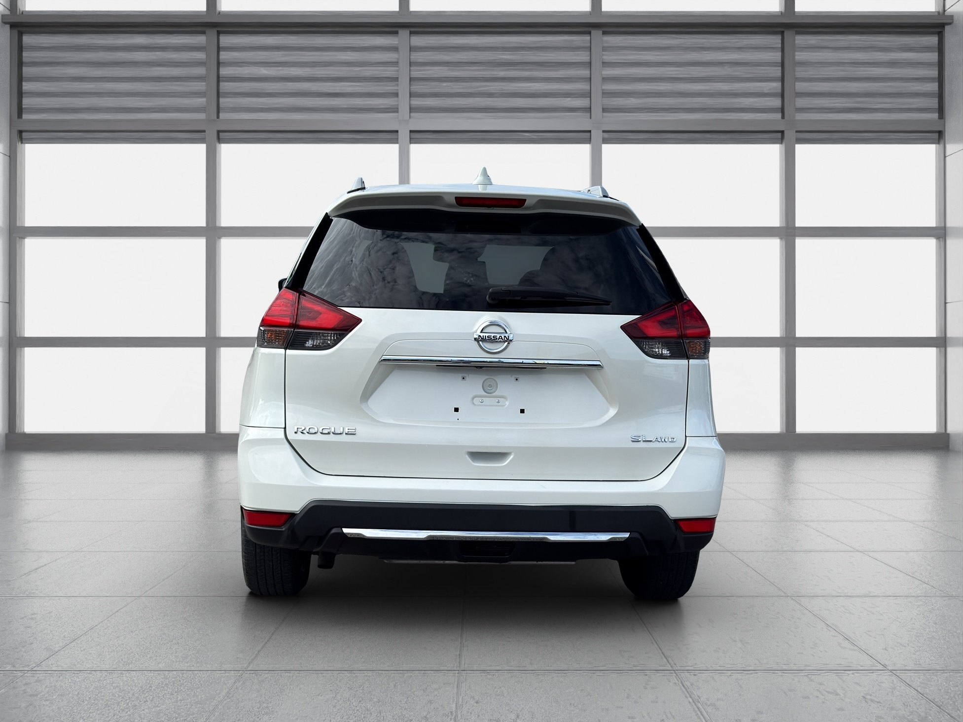 2017 NISSAN ROGUE SL / $272.85 BIWEEKLY INCLUDING TAX / NAVIGATION / PANORAMIC SUNROOF / HEATED STEERING WHEEL