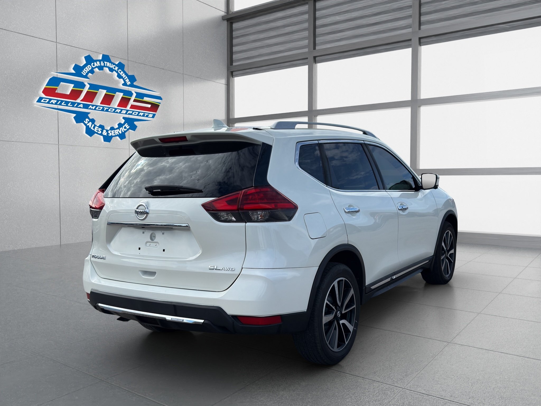 2017 NISSAN ROGUE SL / $272.85 BIWEEKLY INCLUDING TAX / NAVIGATION / PANORAMIC SUNROOF / HEATED STEERING WHEEL