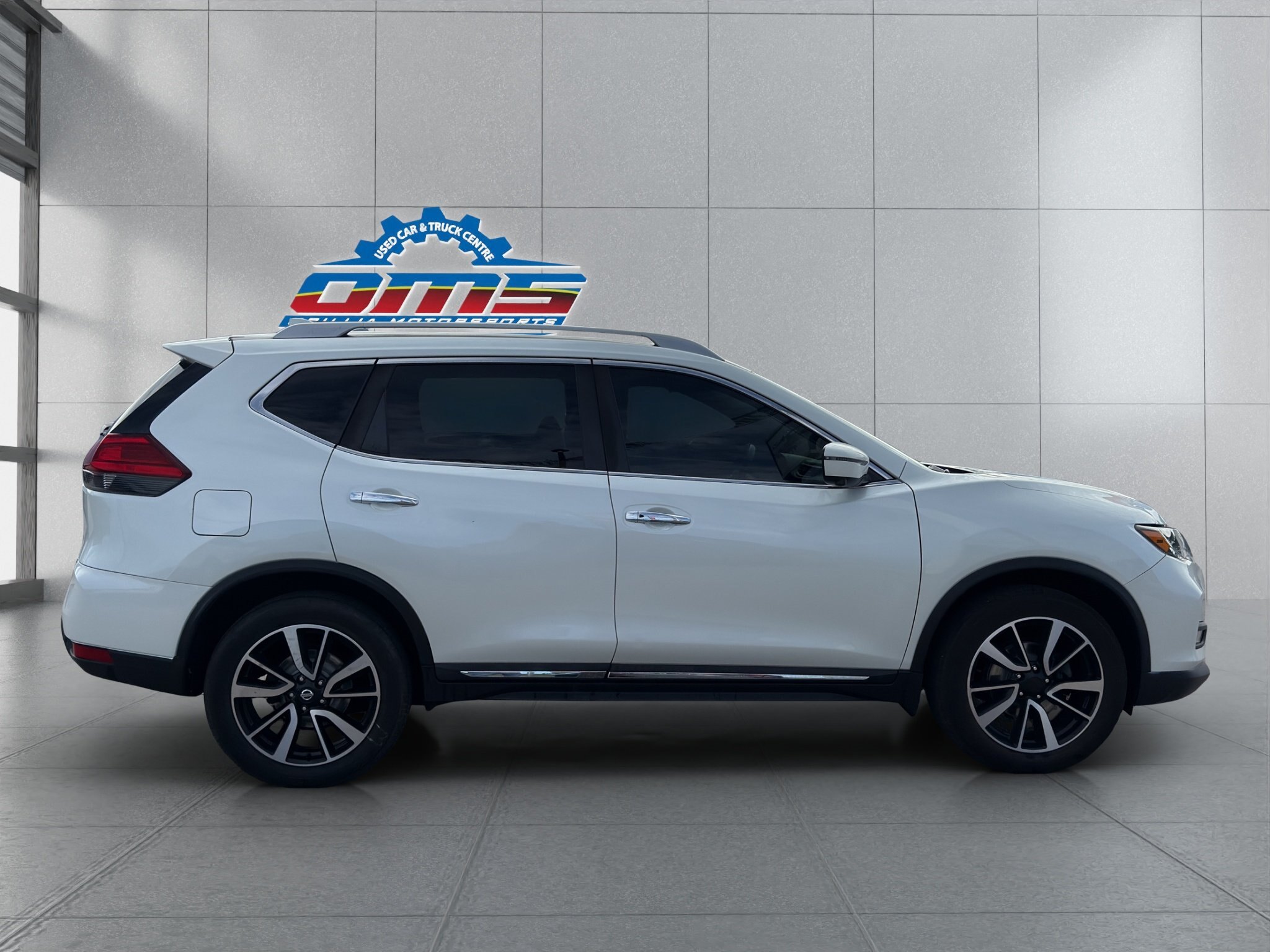 2017 NISSAN ROGUE SL / $272.85 BIWEEKLY INCLUDING TAX / NAVIGATION / PANORAMIC SUNROOF / HEATED STEERING WHEEL