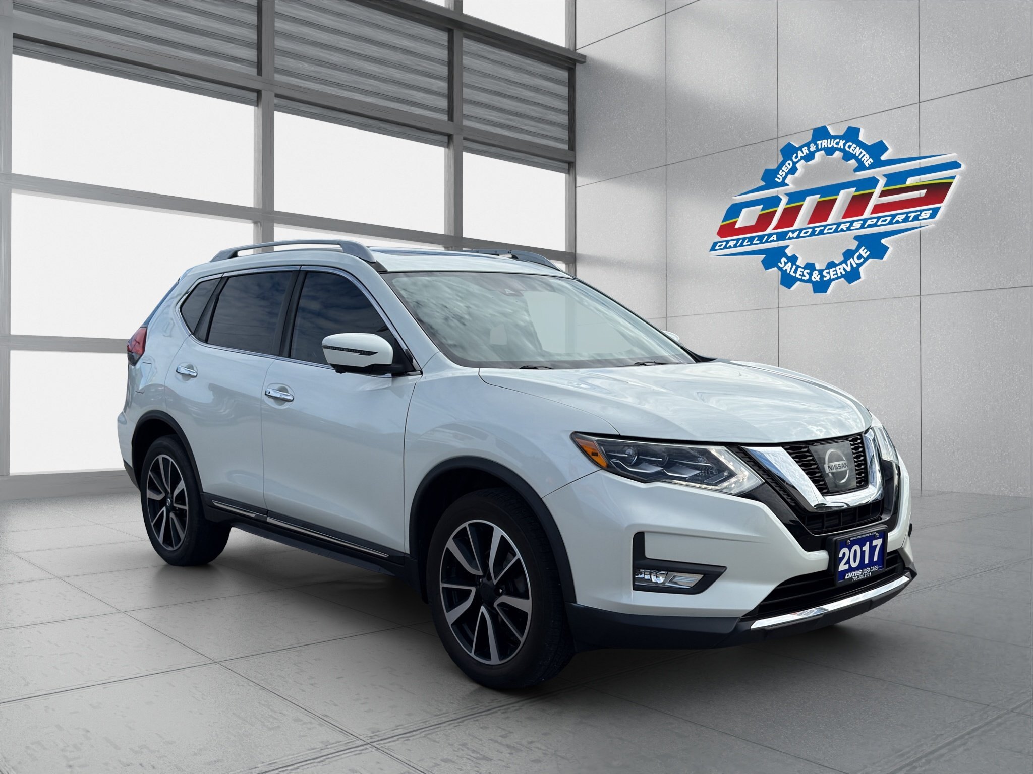2017 NISSAN ROGUE SL / $272.85 BIWEEKLY INCLUDING TAX / NAVIGATION / PANORAMIC SUNROOF / HEATED STEERING WHEEL