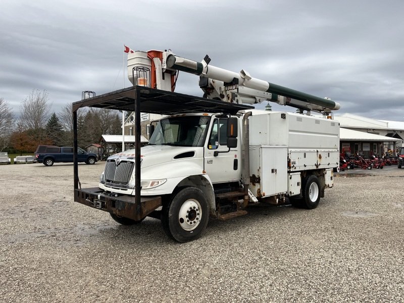 2005 International 4400 Forestry Bucket Truck