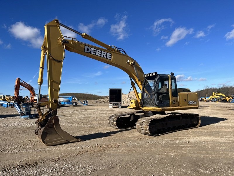 2005 John Deere 200C LC Excavator