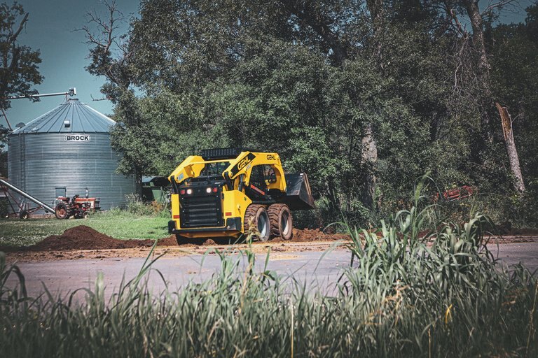 Gehl V330 COMPACT LOADERS