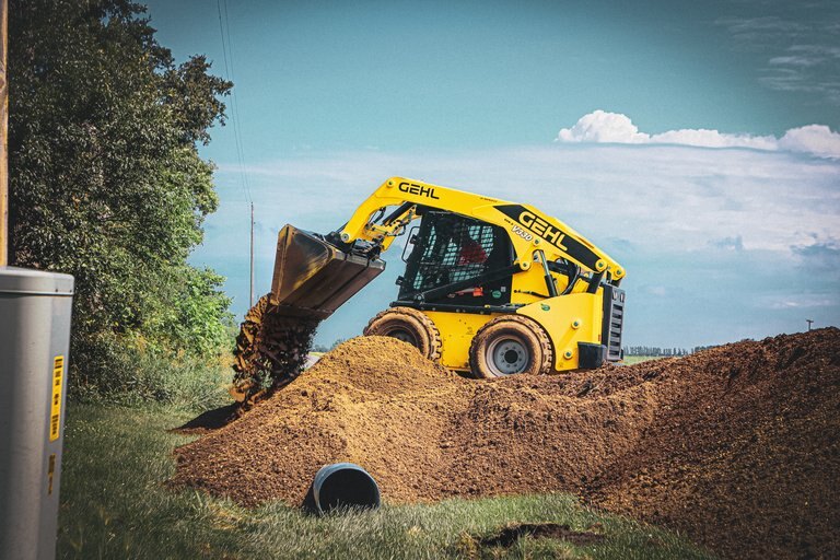 Gehl V330 COMPACT LOADERS