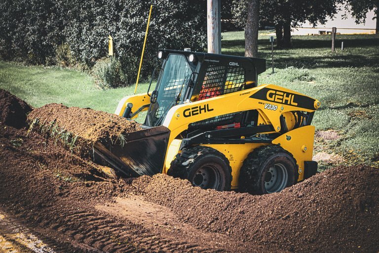 Gehl V330 COMPACT LOADERS