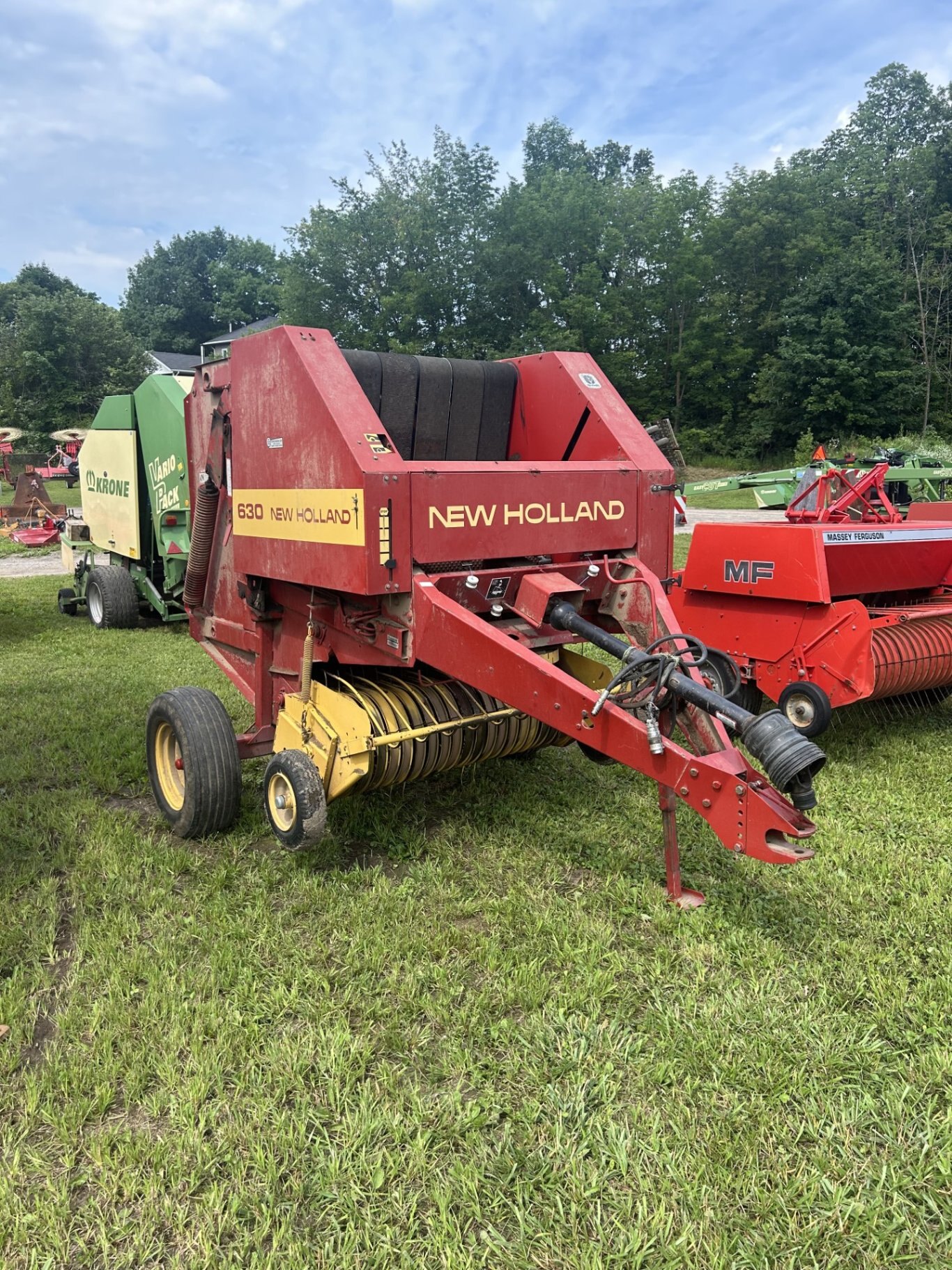 New Holland 630 Round Baler