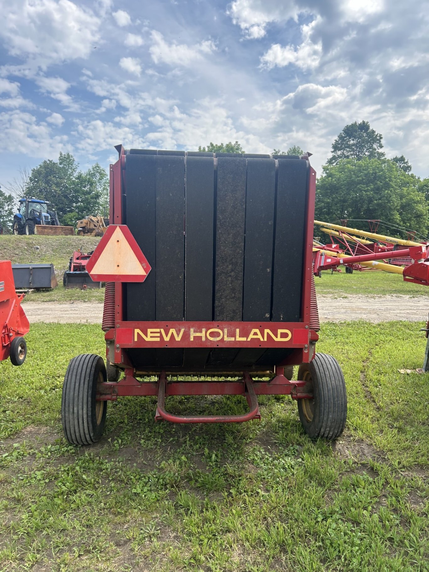 New Holland 630 Round Baler