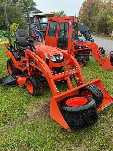 KUBOTA BX 2380 WITH MOWER AND LOADER