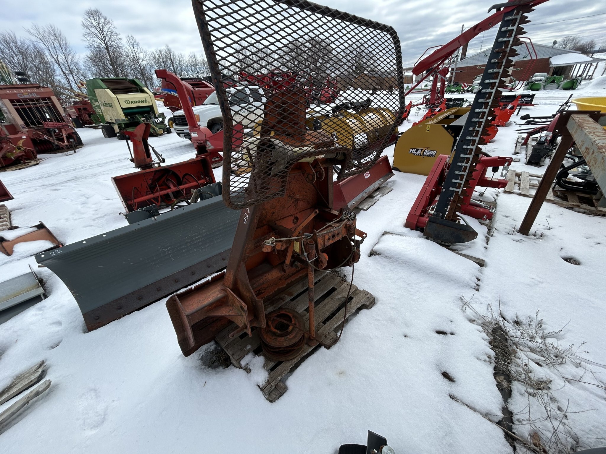 Kioti NX4510 with Kioti KL6010 Loader