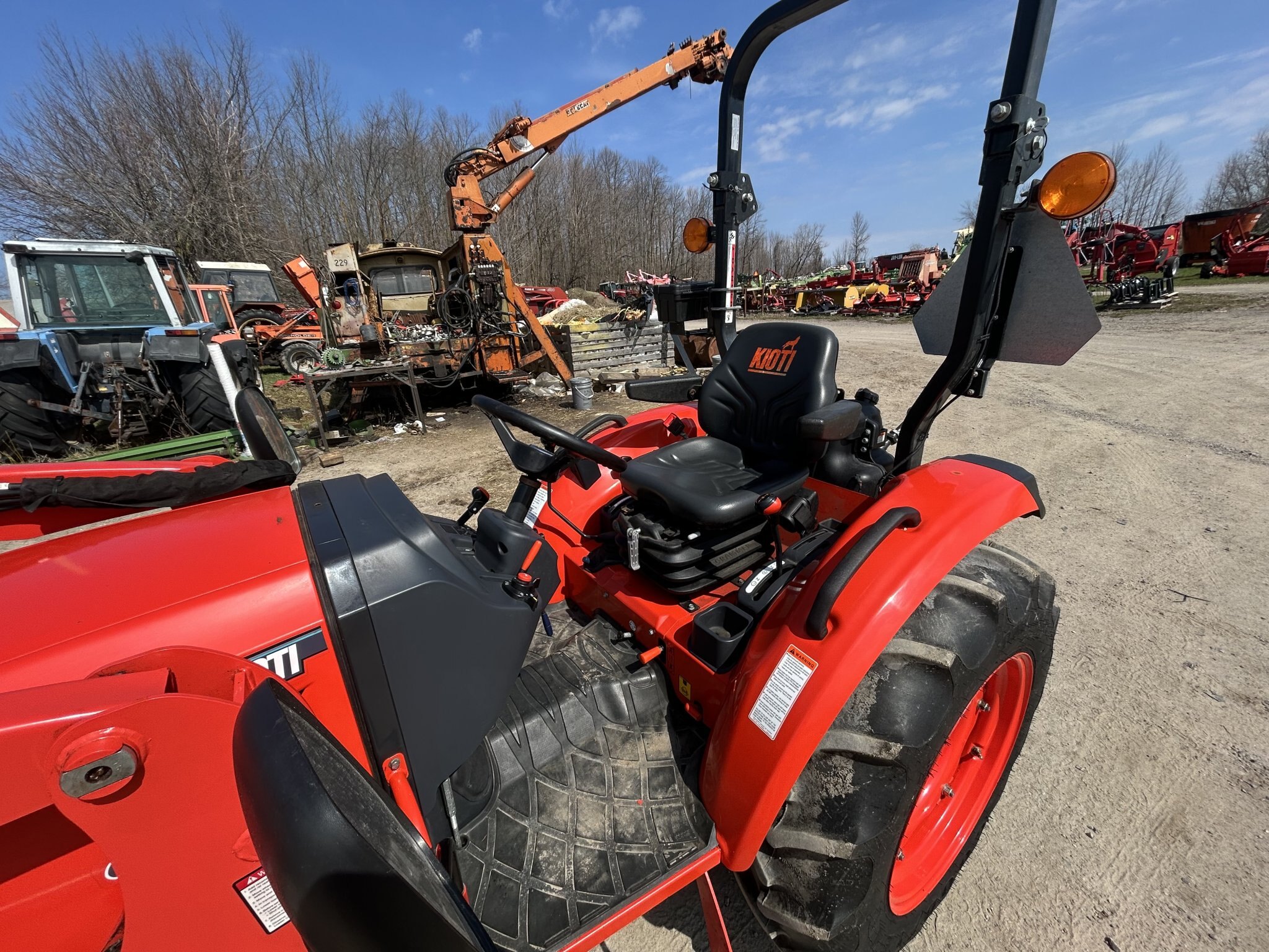 Kioti DK5320 SE With Kioti KL5521 Loader