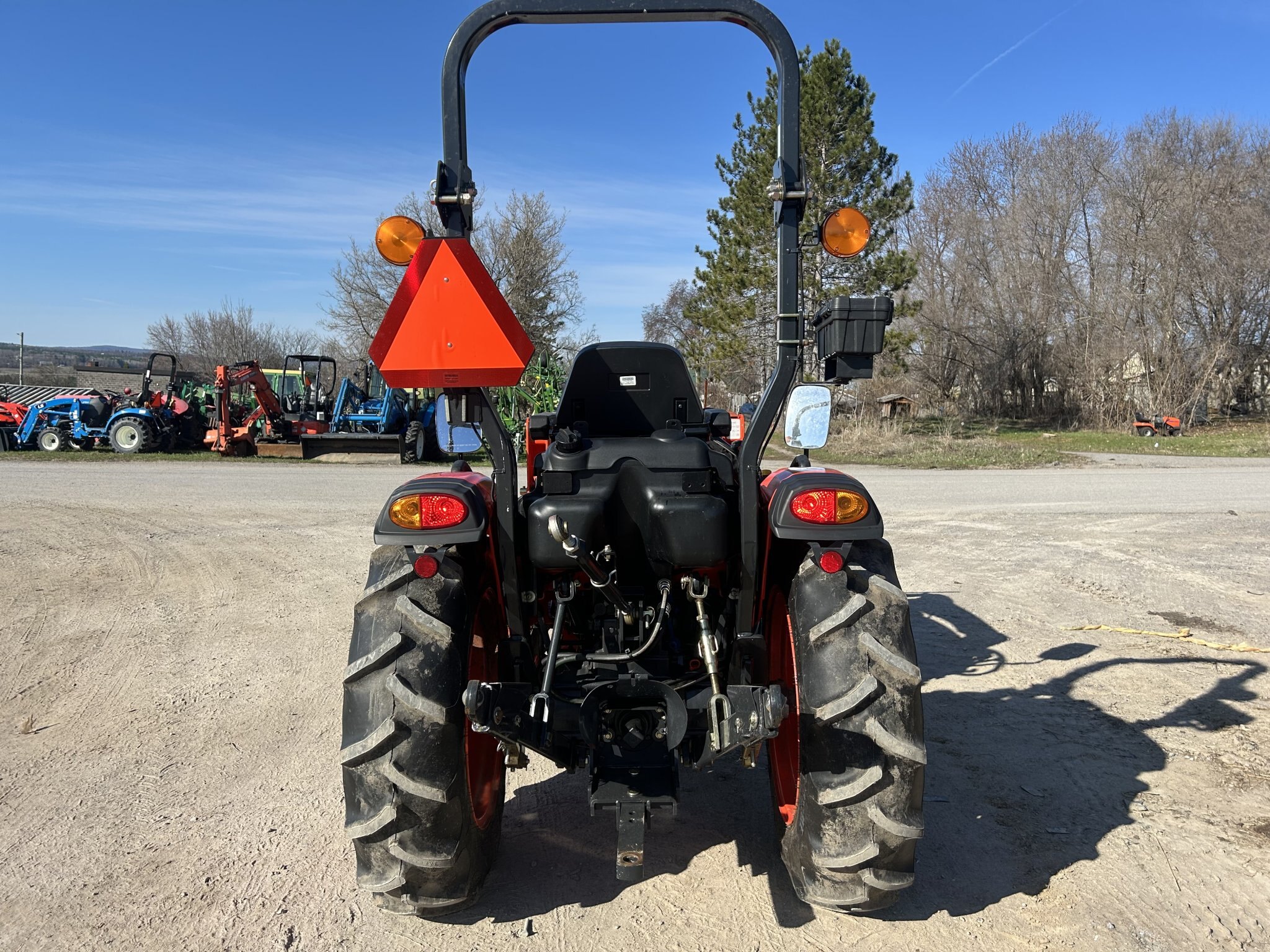 Kioti CK3510SE With Kioti KL4030C Loader