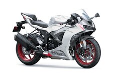 2025 Kawasaki NINJA ZX-6R Pearl Robotic White / Metallic Graphite Gray