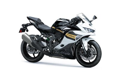 2026 Kawasaki NINJA ZX-4RR Pearl Robotic White / Metallic Spark Black