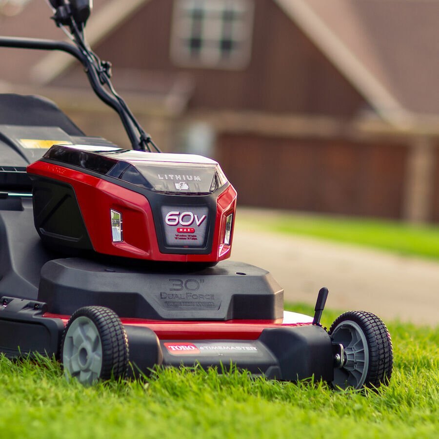 Toro 60V MAX* 30 in. (76 cm) eTimeMaster™ Personal Pace Auto Drive™ Lawn Mower w/ 10Ah + 5Ah + 2.5Ah Batteries