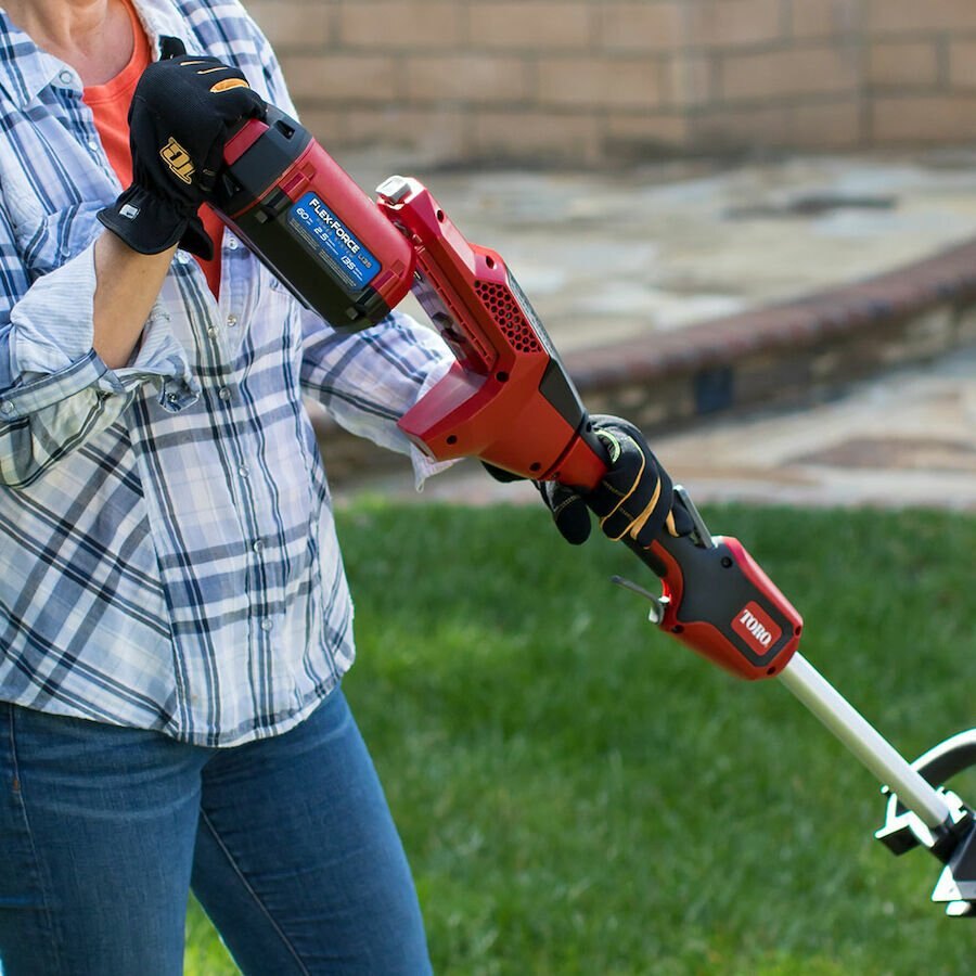 Toro 60V MAX* 14 in. (35.5 cm) / 16 in. (40.6 cm) Brushless String Trimmer with 2.5Ah Battery