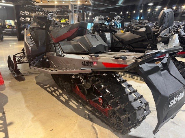 2023 Ski Doo Renegade XRS 850 W/ Touchscreen