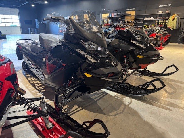 2021 Ski-Doo Renegade X 850 W/ 7.8 Colour Screen