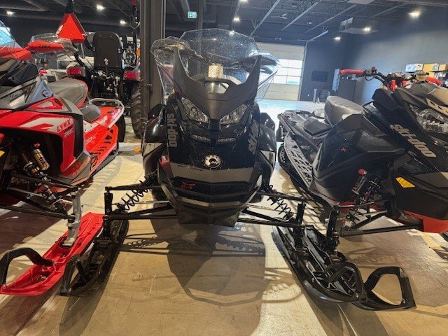 2021 Ski Doo Renegade X 850 W/ 7.8 Colour Screen