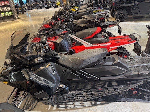 2021 Ski Doo Renegade X 850 W/ 7.8 Colour Screen