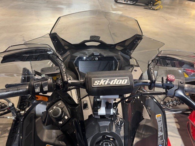 2021 Ski Doo Renegade X 850 W/ 7.8 Colour Screen