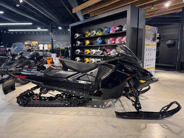 2023 Ski Doo Renegade X 850 W/ Touchscreen