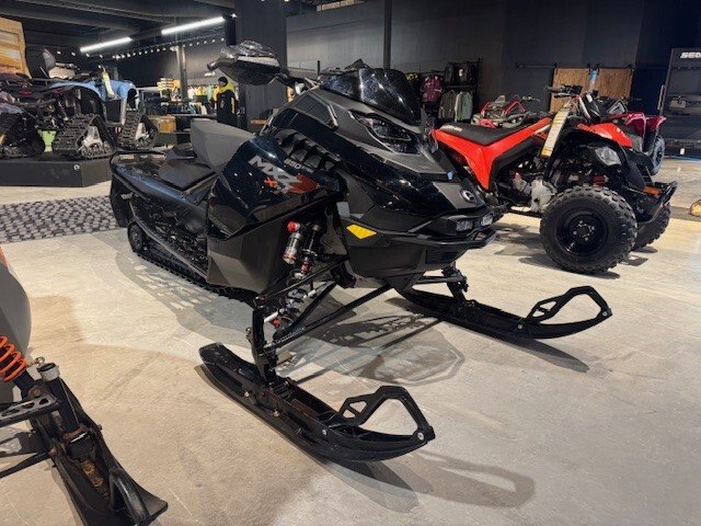 2024 Ski-Doo MXZ XRS 850 E-TEC W/ Touchscreen