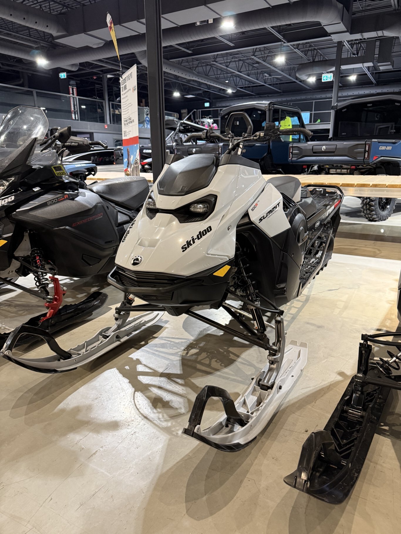 2025 Ski Doo Summit 146 600R