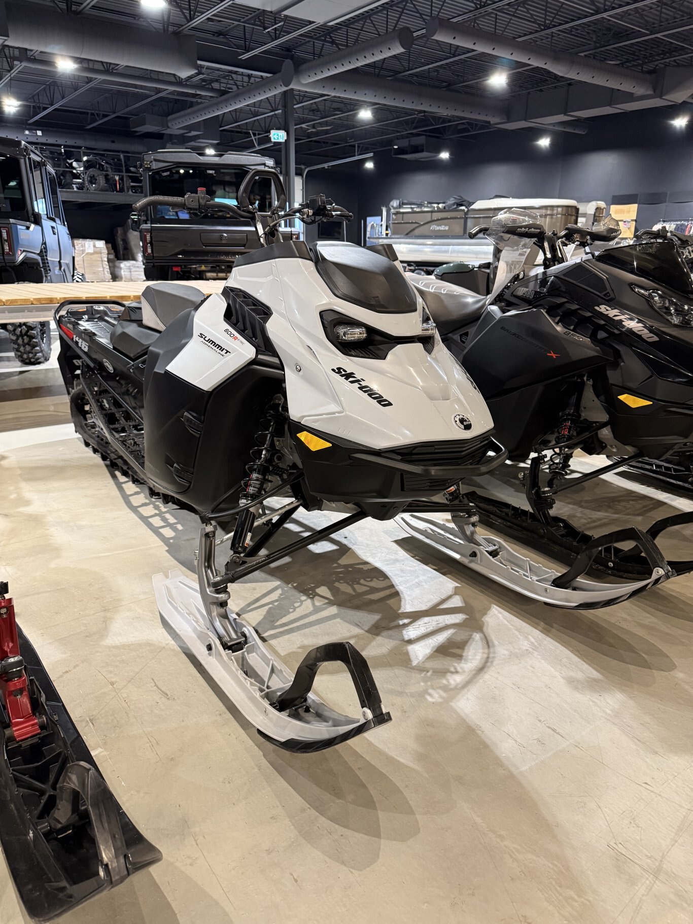 2025 Ski Doo Summit 146 600R