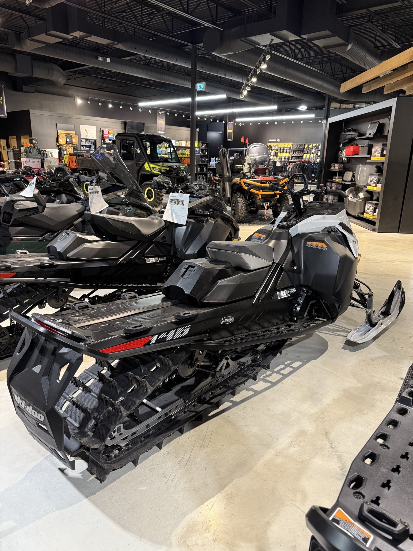 2025 Ski Doo Summit 146 600R