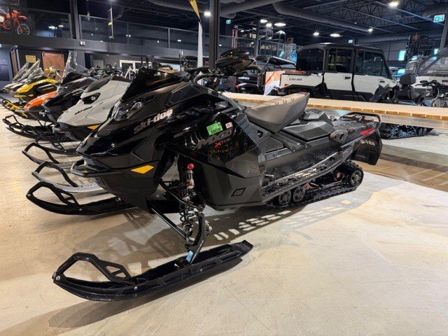 2025 Ski Doo MXZ XRS 850 W/Touchscreen