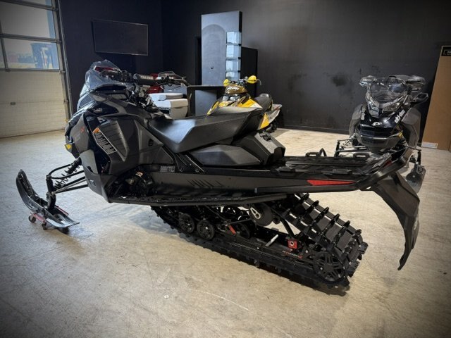 2023 Ski Doo Renegade X 850 E TEC