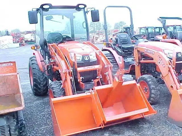 2021 Kubota LX3310HSDCC