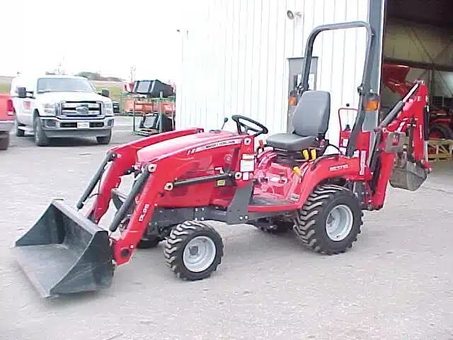 2015 Massey Ferguson GC1710