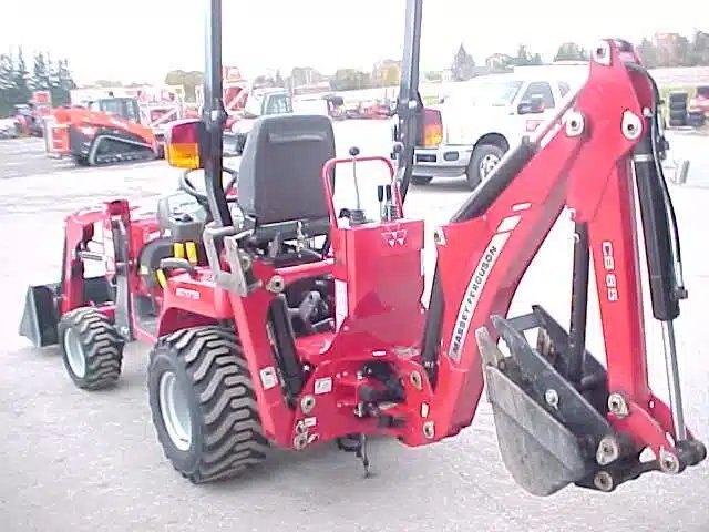 2015 Massey Ferguson GC1710