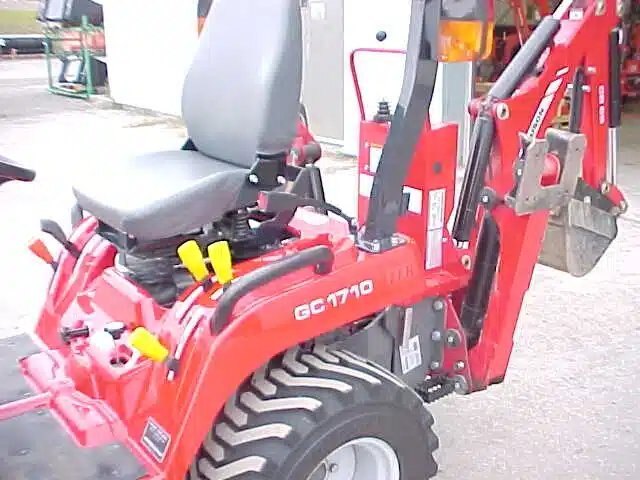 2015 Massey Ferguson GC1710