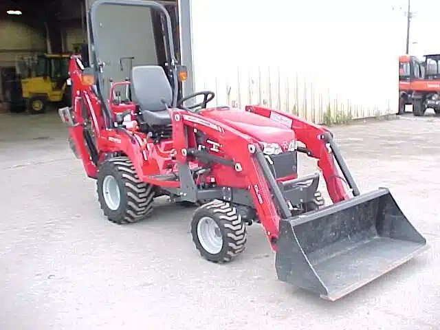 2015 Massey Ferguson GC1710