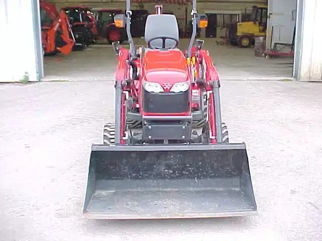 2015 Massey Ferguson GC1710