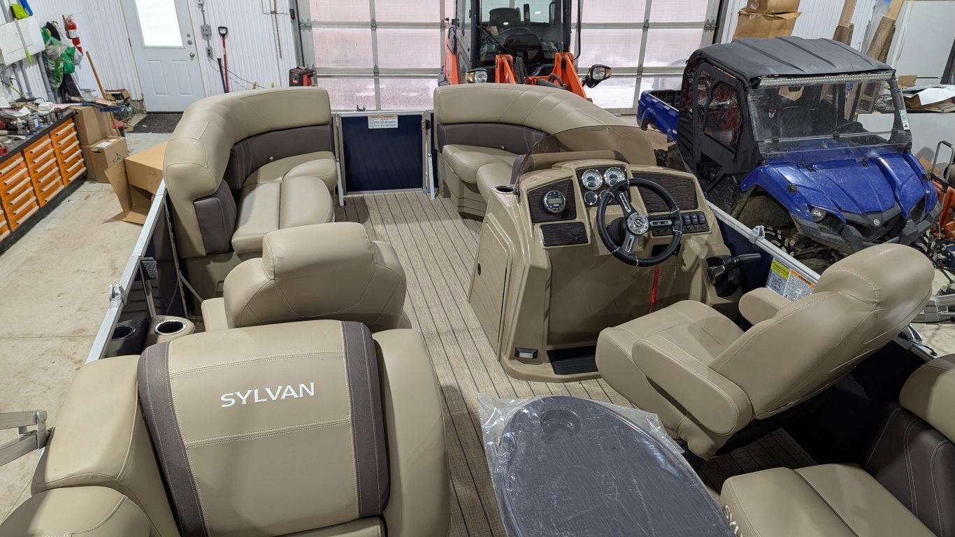 2023 Sylvan Mirage 820 LZ Blue