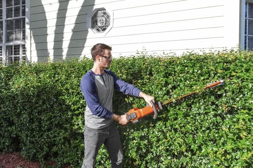 HUSQVARNA Hedge Master 320iHD60 with battery and charger