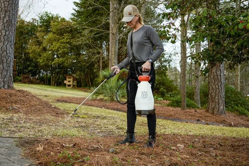 HUSQVARNA 2 Gallon Battery Handheld Sprayer