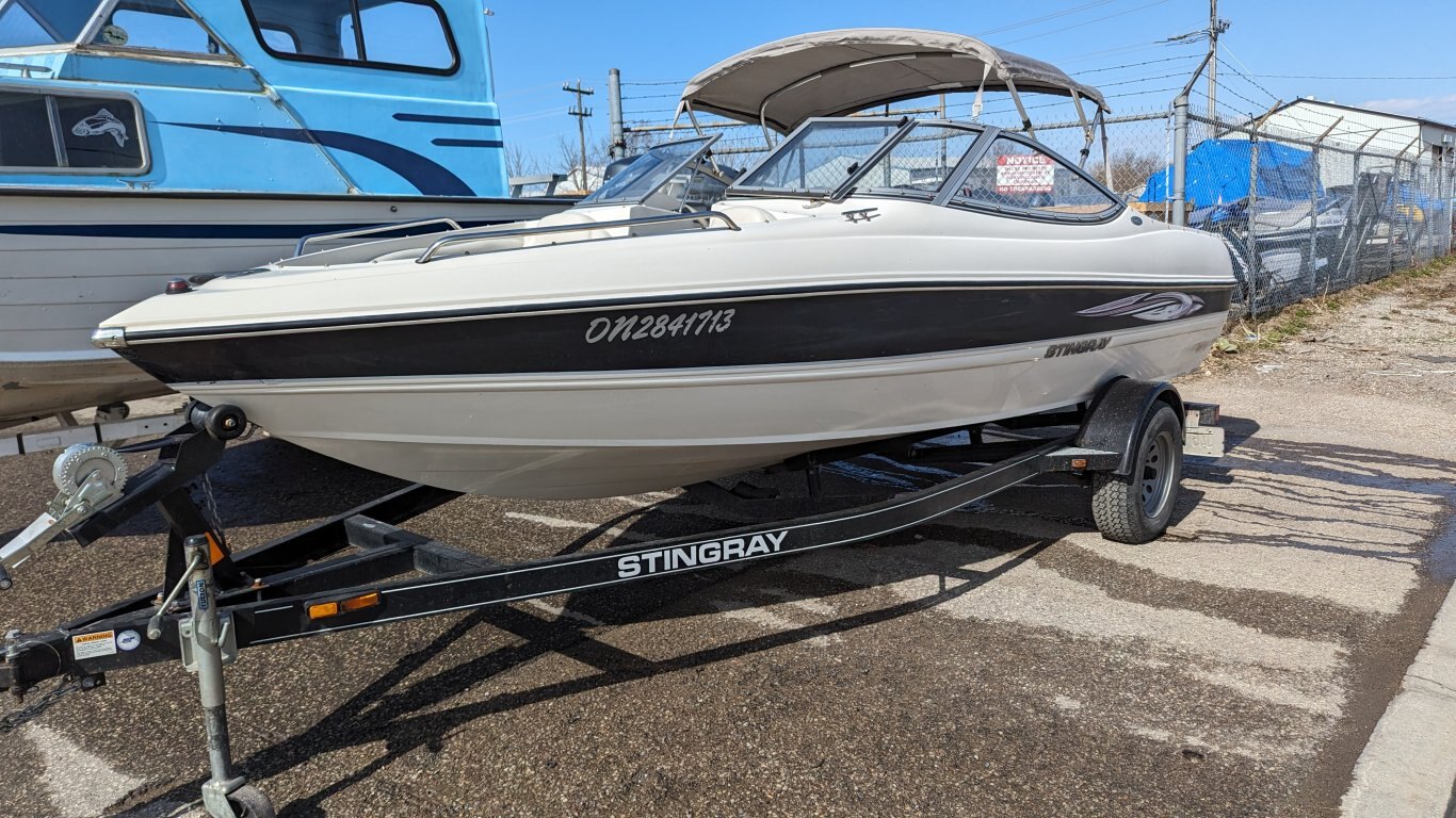 USED 2011 STINGRAY BOWRIDER