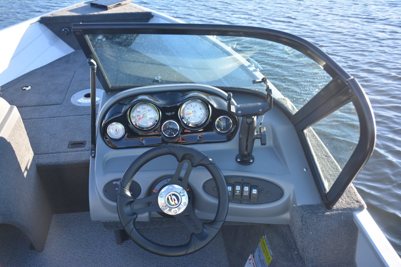 2025 Smoker Craft Pro Angler 162