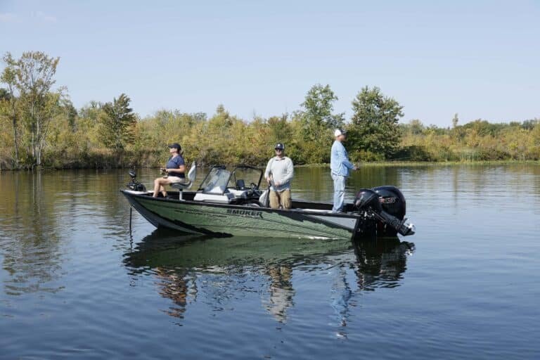 2026 Smoker Craft Adventurer 178 DC Red