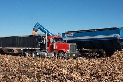 Kinze - 1500 Dual Auger Cart